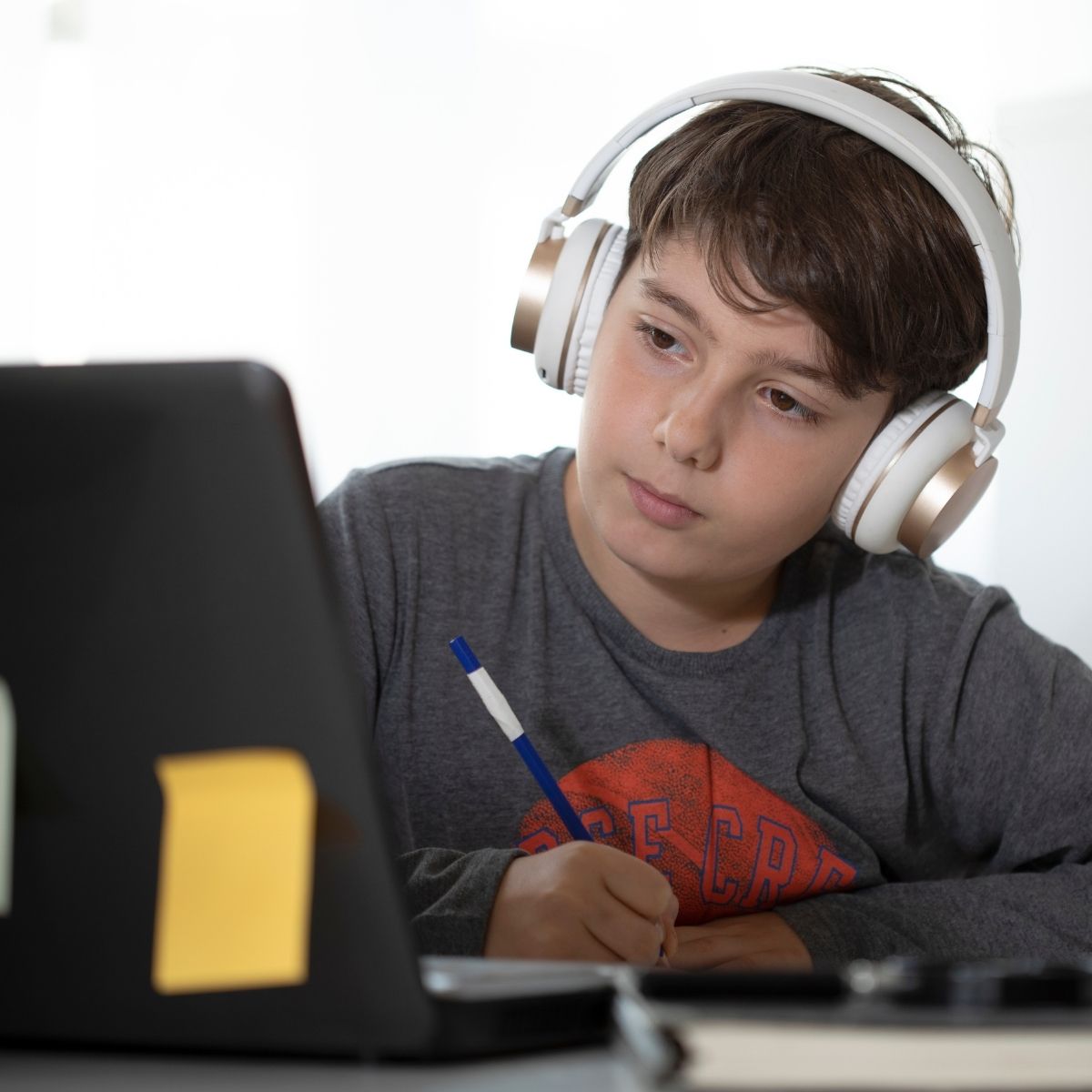 Online Eğitim Nedir? Kimler İçin Uygundur? Gerçekten Verimli mi?